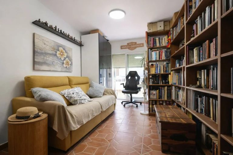 R5310883 | Middle Floor Apartment in Estepona – 3 beds, 1.5 baths