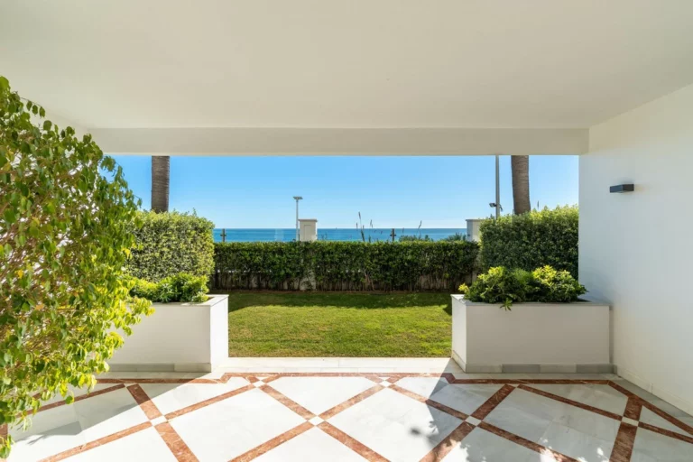 R5255593 | Ground Floor Apartment in Estepona – 2 beds, 2 baths