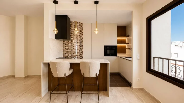 R5438368 | Middle Floor Apartment in Estepona – 2 beds, 1 baths