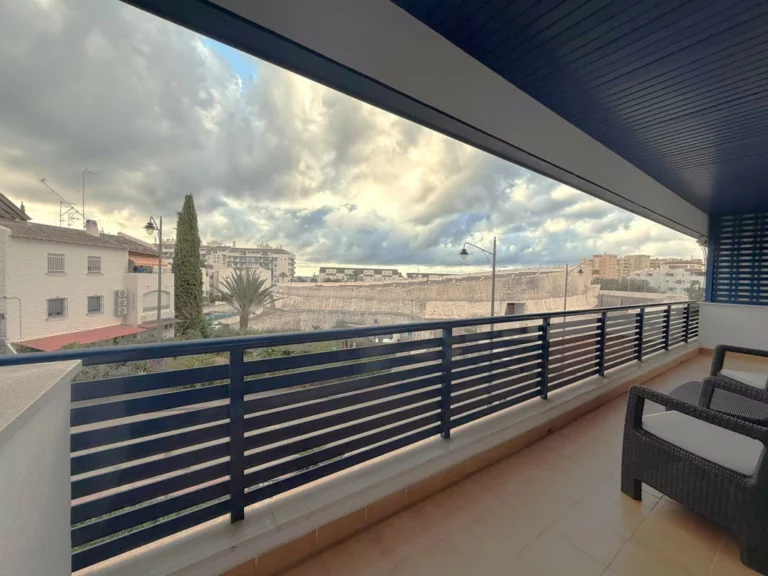 R5514643 | Middle Floor Apartment in Estepona – 3 beds, 2 baths