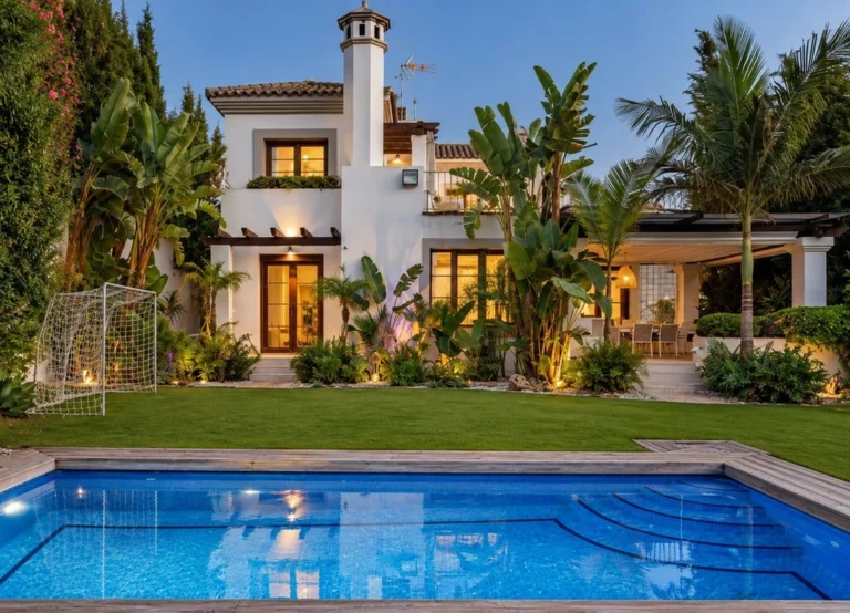 R5494903 | Detached Villa in Estepona – 4 beds, 4 baths