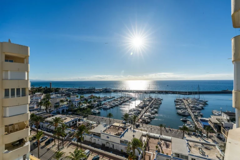 R5520856 | Middle Floor Apartment in Estepona – 2 beds, 2 baths