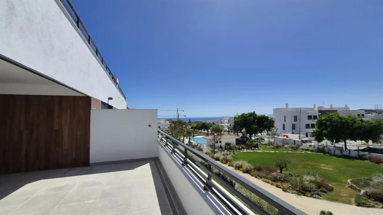 R5510044 | Middle Floor Apartment in Estepona – 2 beds, 2 baths