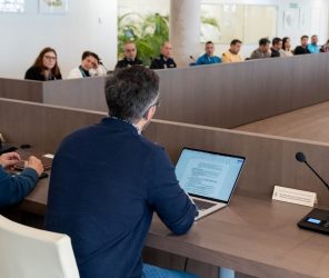 90e5636a5cdf42557bb08d1367e81580